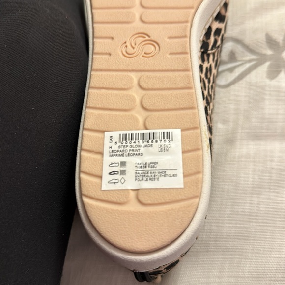 Clark’s size 8 women’s leopard print slip on - Picture 7 of 7